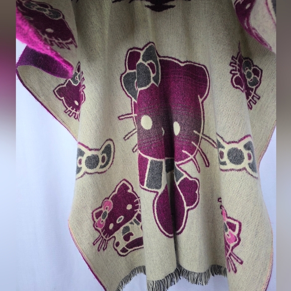 Hello Kitty Bow Cat Cape Poncho Hooded Soft Warm Unisex One Size Fits Most - Picture 9 of 15